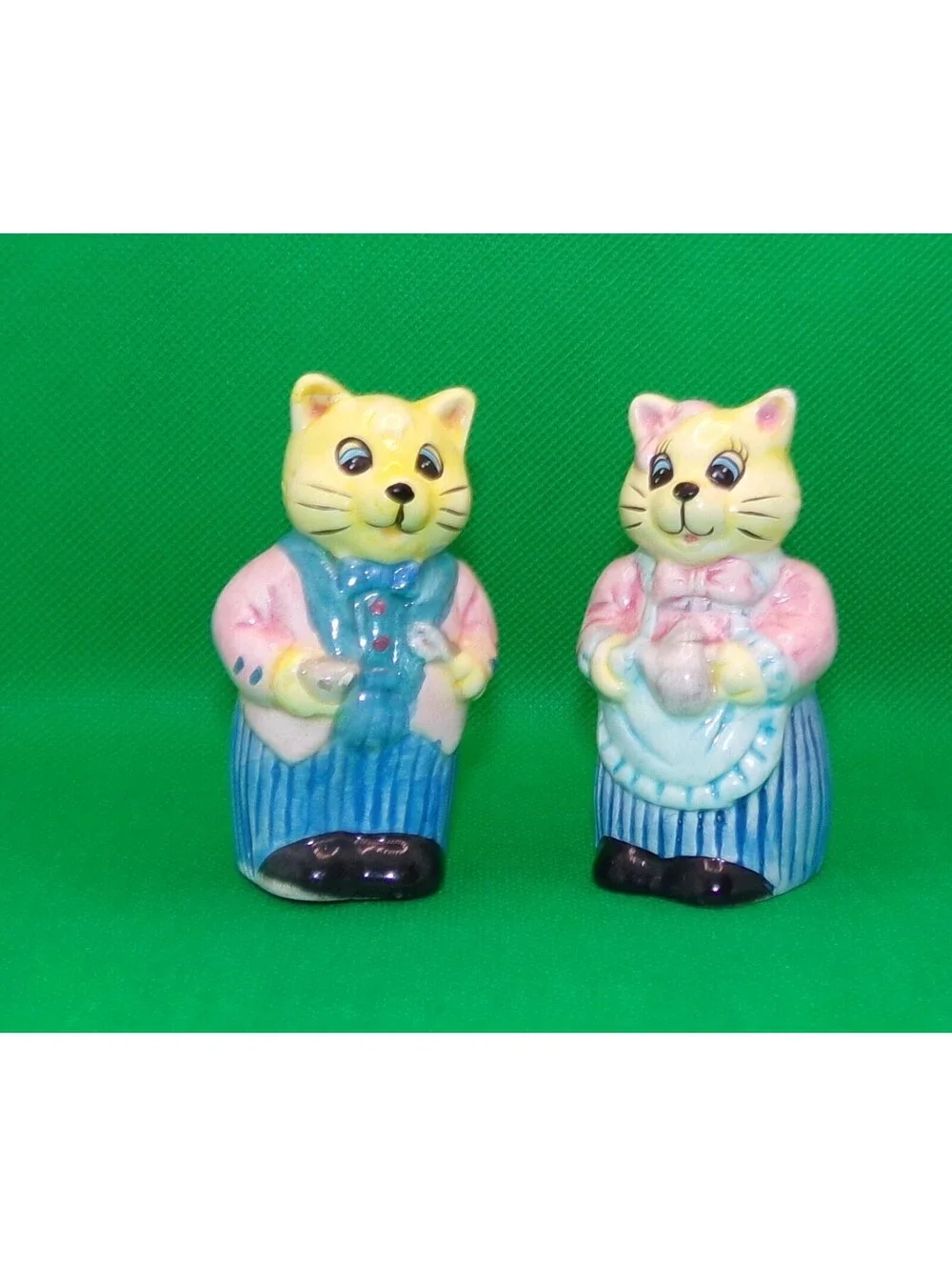 VINTAGE AVON CAT KITTEN SALT PEPPER SHAKERS SET ANTHROPOMORPHIC